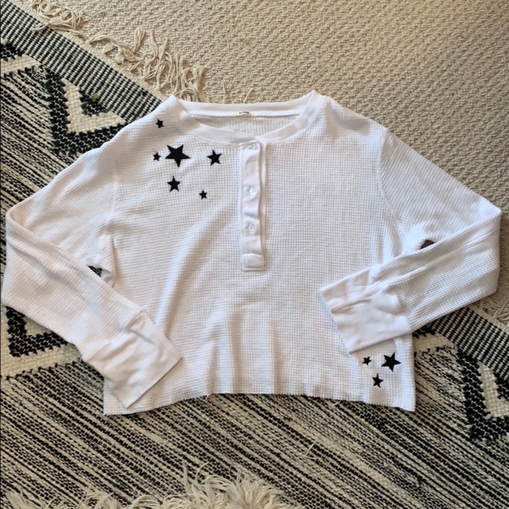COPY - MONROW Oversized Cropped Henley Embroidered Stars